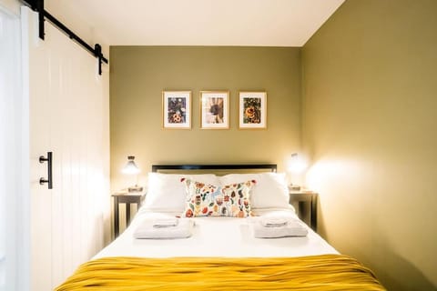 Artist's Garden on Wolsey Island House in Leicester