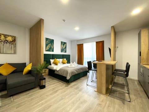 Bed, Dining area, Bedroom