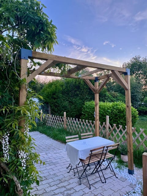 Patio, Spring, Dining area, Garden view