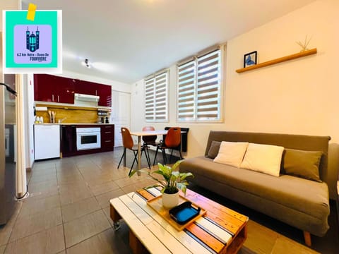 Kitchen or kitchenette, Living room