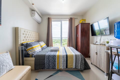 Bed, TV and multimedia, Bedroom, hair dresser, wardrobe, air conditioner