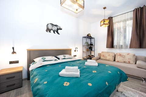Bed, Photo of the whole room, Bedroom, towels