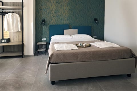 Bed, Photo of the whole room, Bedroom, wardrobe