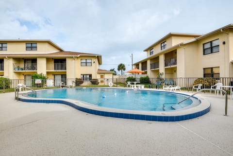 Daytona Beach Shores Condo Rental Walk to Beach! Apartment in Daytona Beach Shores