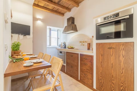 TV and multimedia, Kitchen or kitchenette, Dining area, minibar, stove