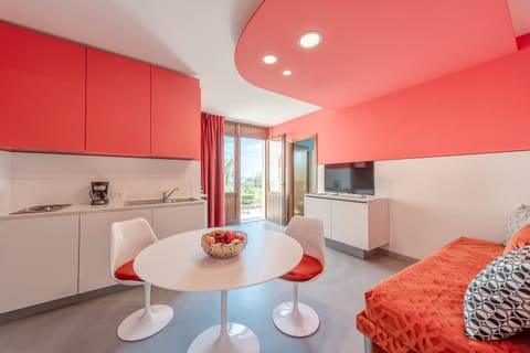 Kitchen or kitchenette, Living room