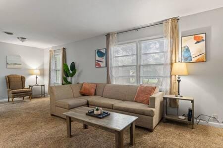 15 Minutes from Downtown Welcome to Woodbridge House in Montgomery