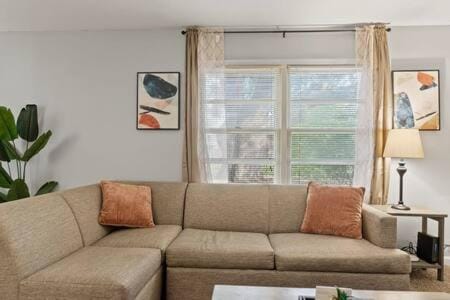 15 Minutes from Downtown Welcome to Woodbridge House in Montgomery