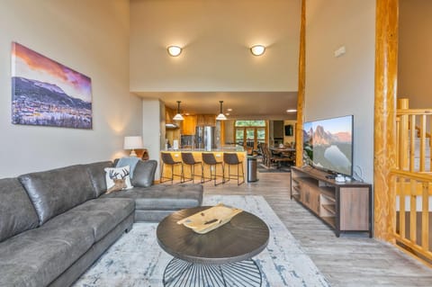 Elk Ridge Imperial Townhome: Spacious, Hot Tub Apartment in Breckenridge