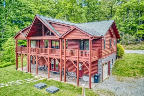 Lakefront Cabin & Cozy Lakeview Cottage Cabin in Mills River