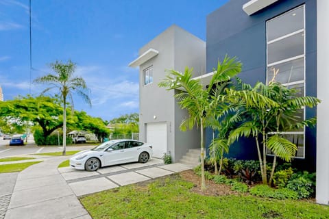 Deco Delight - Central Hub House in Coconut Grove