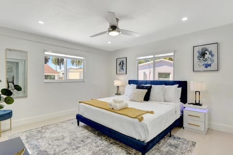 The Gardens - Luxe, Pool, Mins to Hard Rock Stadium House in Miami Gardens