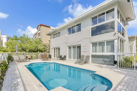 Pompano Jumbo - Sleeps 16 & priv pool Apartment in Pompano Beach
