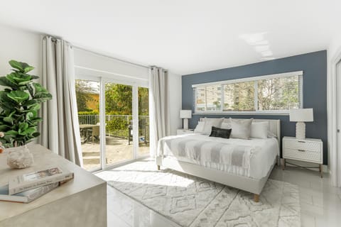 Pompano Jumbo - Sleeps 16 & priv pool Apartment in Pompano Beach