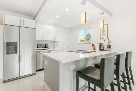 Pompano Jumbo - Sleeps 16 & priv pool Apartment in Pompano Beach