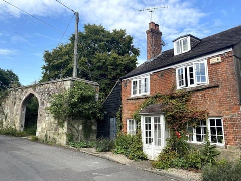 Charming artist’s cottage House in North Dorset District