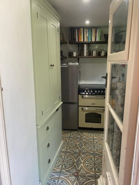 Charming artist’s cottage House in North Dorset District