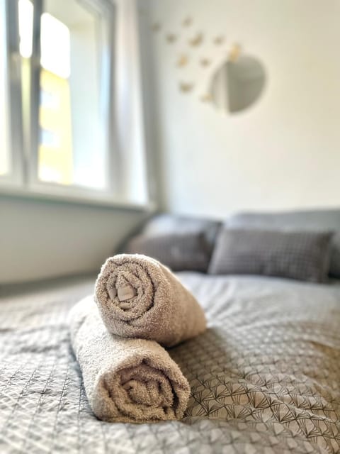 Bed, Photo of the whole room, towels