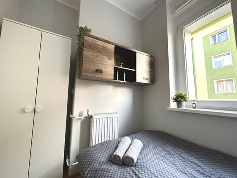 Bed, Photo of the whole room, internet, towels, wardrobe