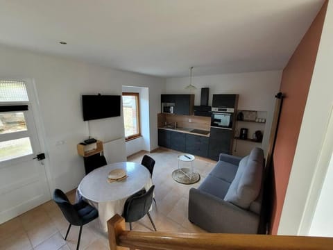 Communal lounge/ TV room, Kitchen or kitchenette, Dining area