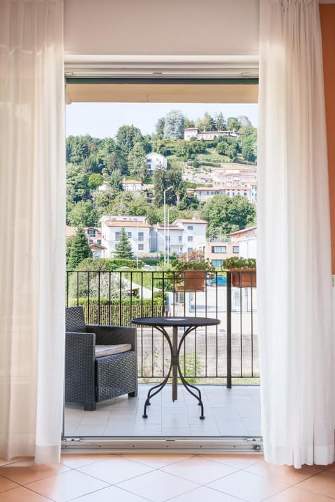 Patio, Day, Natural landscape, View (from property/room), Balcony/Terrace, Living room, Mountain view