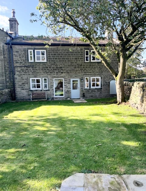 Bents Holiday Cottage, parking and country views House in Calderdale