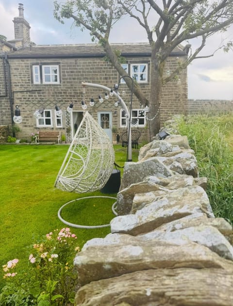 Bents Holiday Cottage, parking and country views House in Calderdale