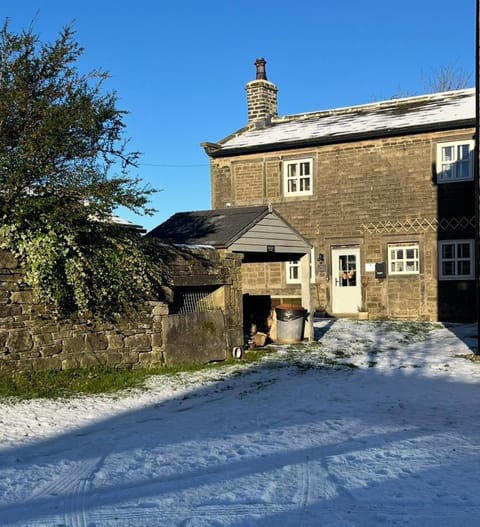 Bents Holiday Cottage, parking and country views House in Calderdale