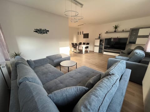 Communal lounge/ TV room, TV and multimedia, Living room, Seating area