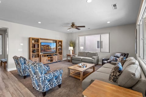 Paradise Village 104 Private Hot Tub & Family Friendly House in Santa Clara