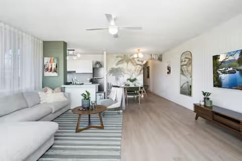 TV and multimedia, Kitchen or kitchenette, Living room, Dining area