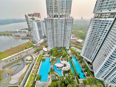 Property building, Pool view