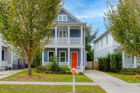 Shem Creek House- 5 Mins to Dtwn & Beach Hot Tub House in Mount Pleasant
