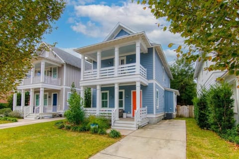 Shem Creek House- 5 Mins to Dtwn & Beach Hot Tub House in Mount Pleasant