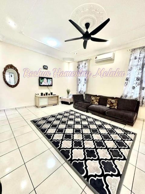 TV and multimedia, Living room, Seating area, air conditioner