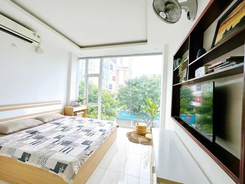 Bedroom, City view, Street view, hair dryier, internet