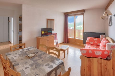 Bed, fireplace, kitchen