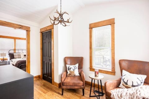 Golden Acres Ranch Hot Tub+Gameroom+Creek & wifi House in Tennessee