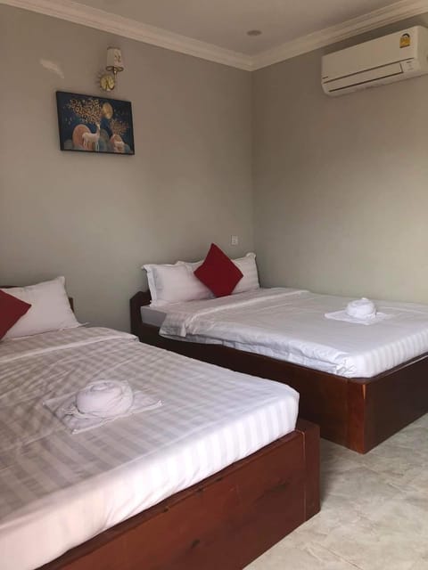 Bed, Photo of the whole room, Bedroom, air conditioner