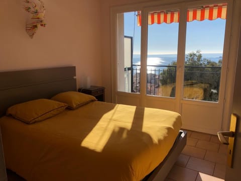 Appartement spacieux à 10 minutes de la plage, vue mer Apartment in Menton