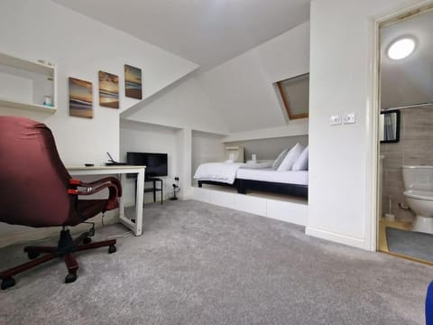 Nice Living Serviced Accommodations 9 (King-Size Studio Flat + Kitchen) Apartment in Coventry