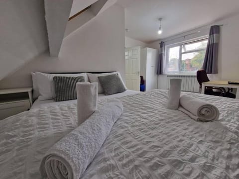 Nice Living Serviced Accommodations 9 (King-Size Studio Flat + Kitchen) Apartment in Coventry