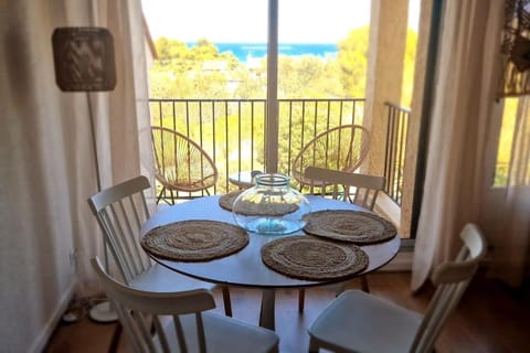 View (from property/room), Balcony/Terrace, Dining area