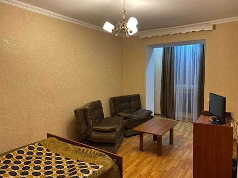 Communal lounge/ TV room, Living room, Seating area, Evening entertainment, hair dresser