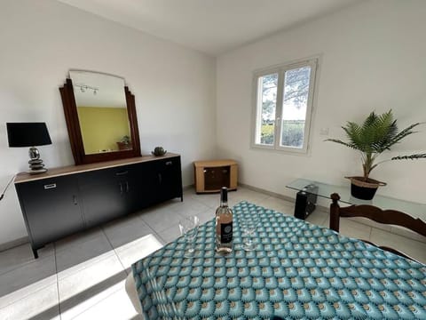 La maison lumineuse de Bernis House in Nimes