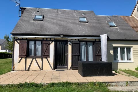 Pretty Norman pearl with garden House in Normandy