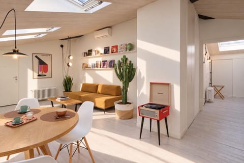 Living room, Dining area
