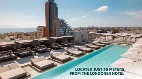 Property building, Patio, Communal lounge/ TV room, Day, Natural landscape, View (from property/room), Balcony/Terrace, Seating area, Evening entertainment, City view, Pool view, Sea view, Swimming pool, sunbed