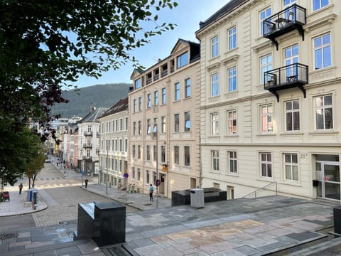 Property building, Neighbourhood, Location