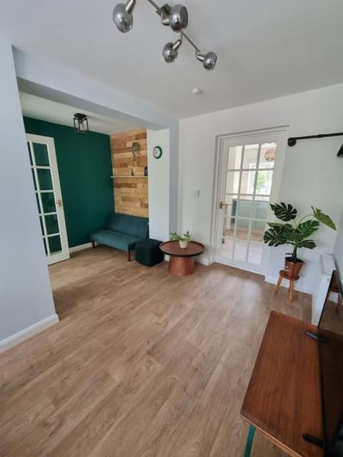 Elgar Escape Apartment in Barnstaple